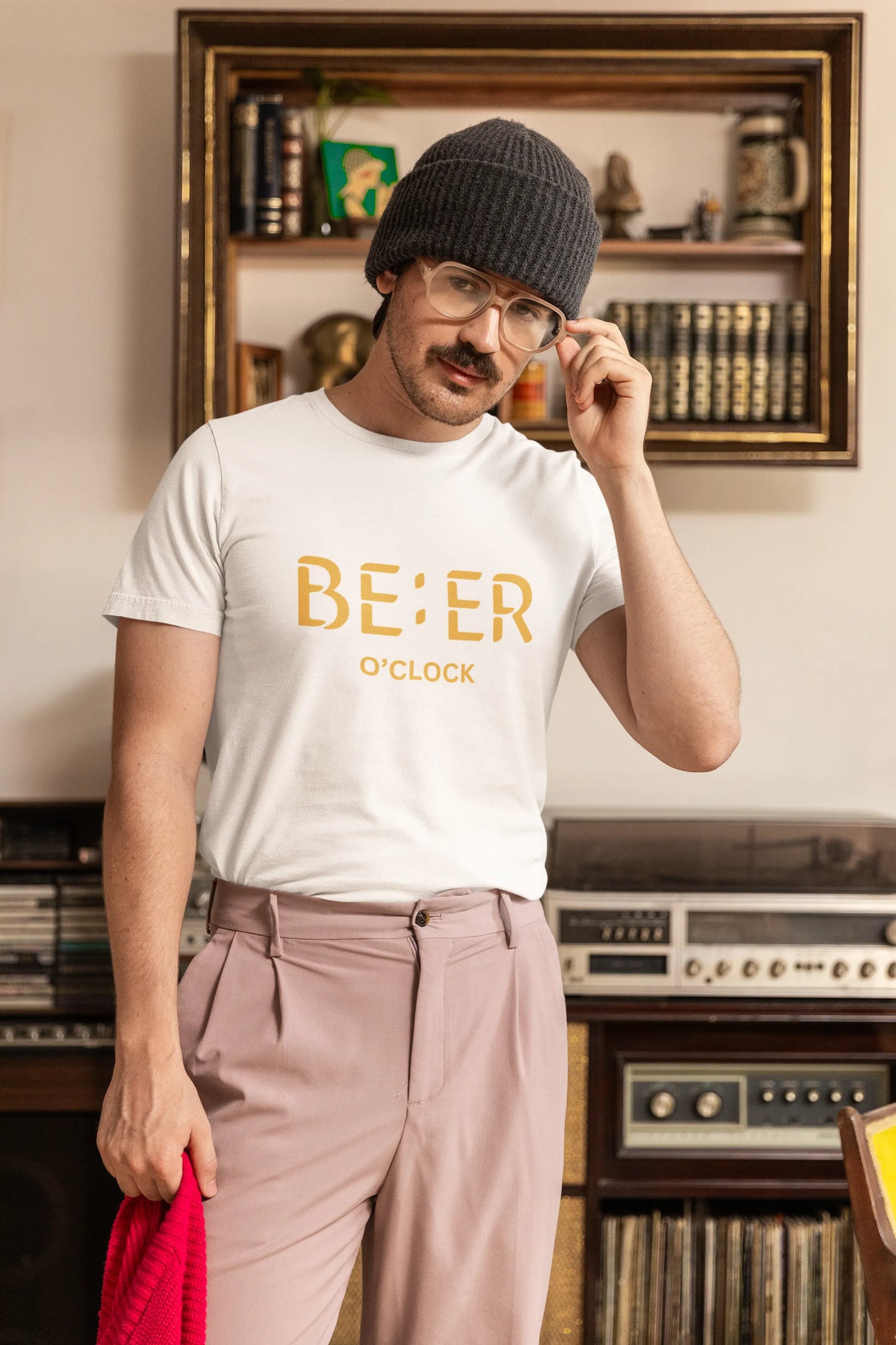 "Beer O' Clock" | Men 's T-Shirt for Beer Lovers