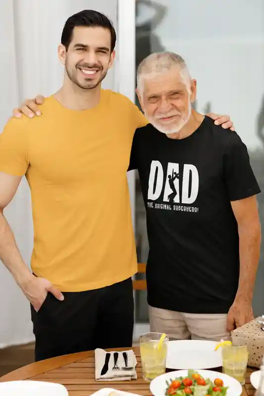 "Dad & Me" Black T-Shirt | Heartwarming Gift for Fathers from Kids & Adults
