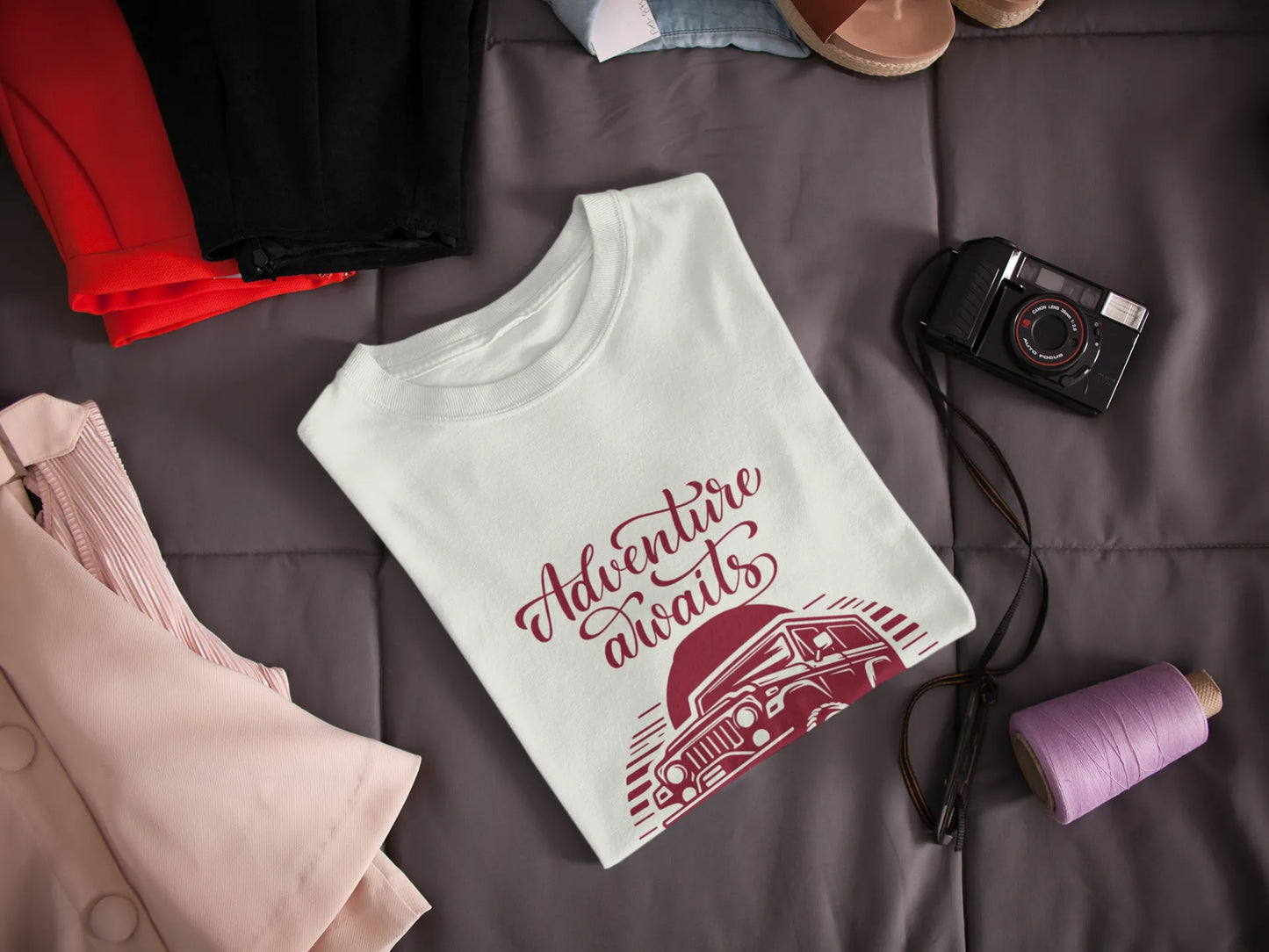 "Adventure Awaits" | Men 's T-Shirt for Travellers