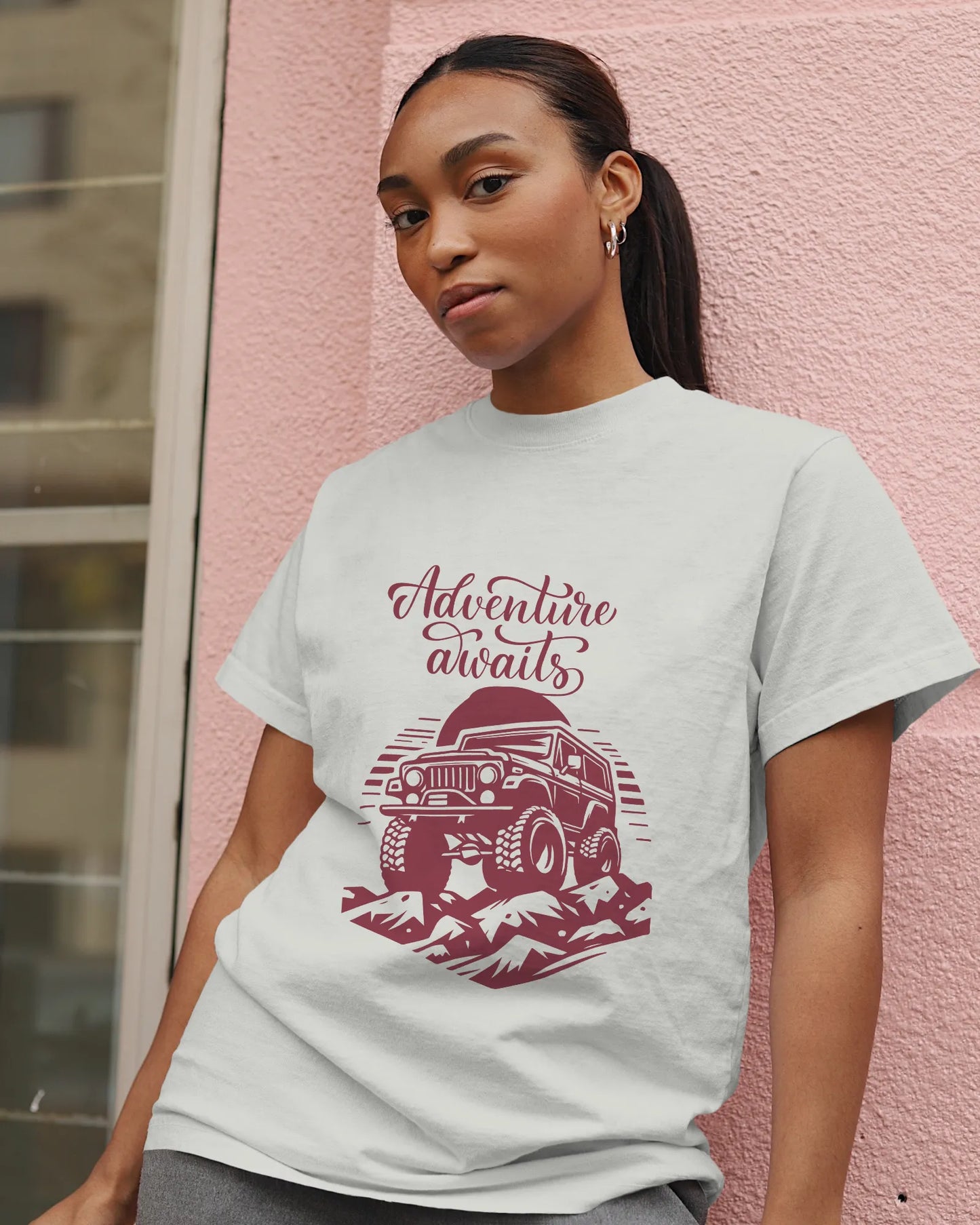 "Adventure Awaits" | Women 's T-Shirt for Travellers